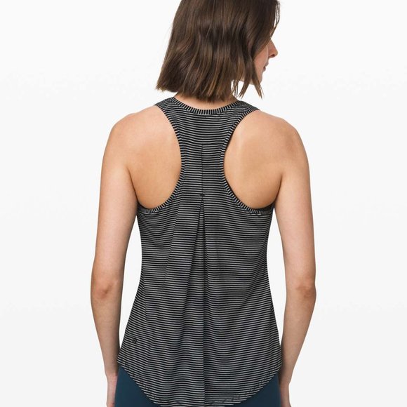 Lululemon UGC LOVE TANK *PLEATED, Size 4 - Picture 2 of 4